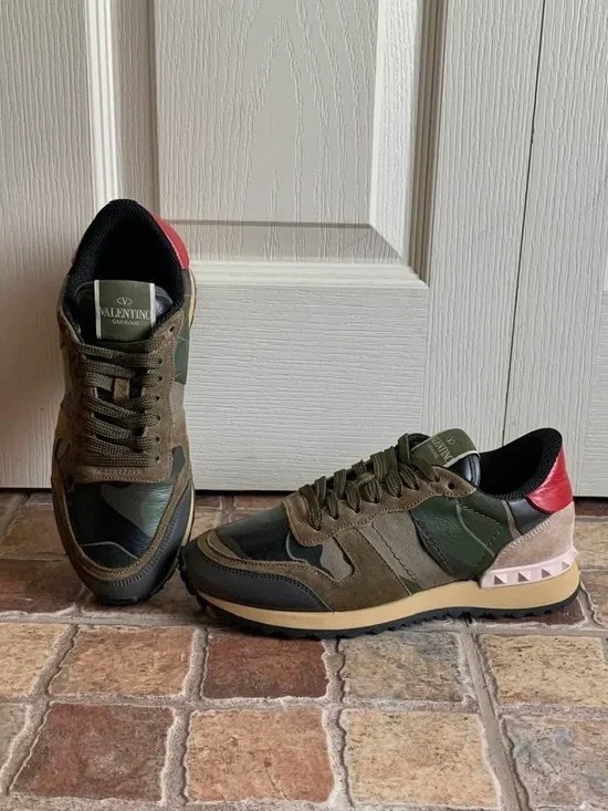 Authentic Valentino Garavani Low-Top Sneakers - Picture 2 of 12